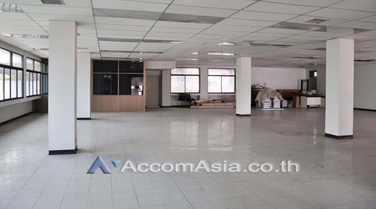 5  Apartment For Rent in Sukhumvit ,Bangkok BTS Nana at Perfect for Pet lovers Apartment, near NIST Intl AA10560